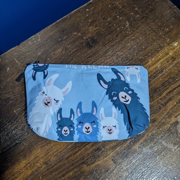 Cosmetic bag llama design - Picture 4 of 6
